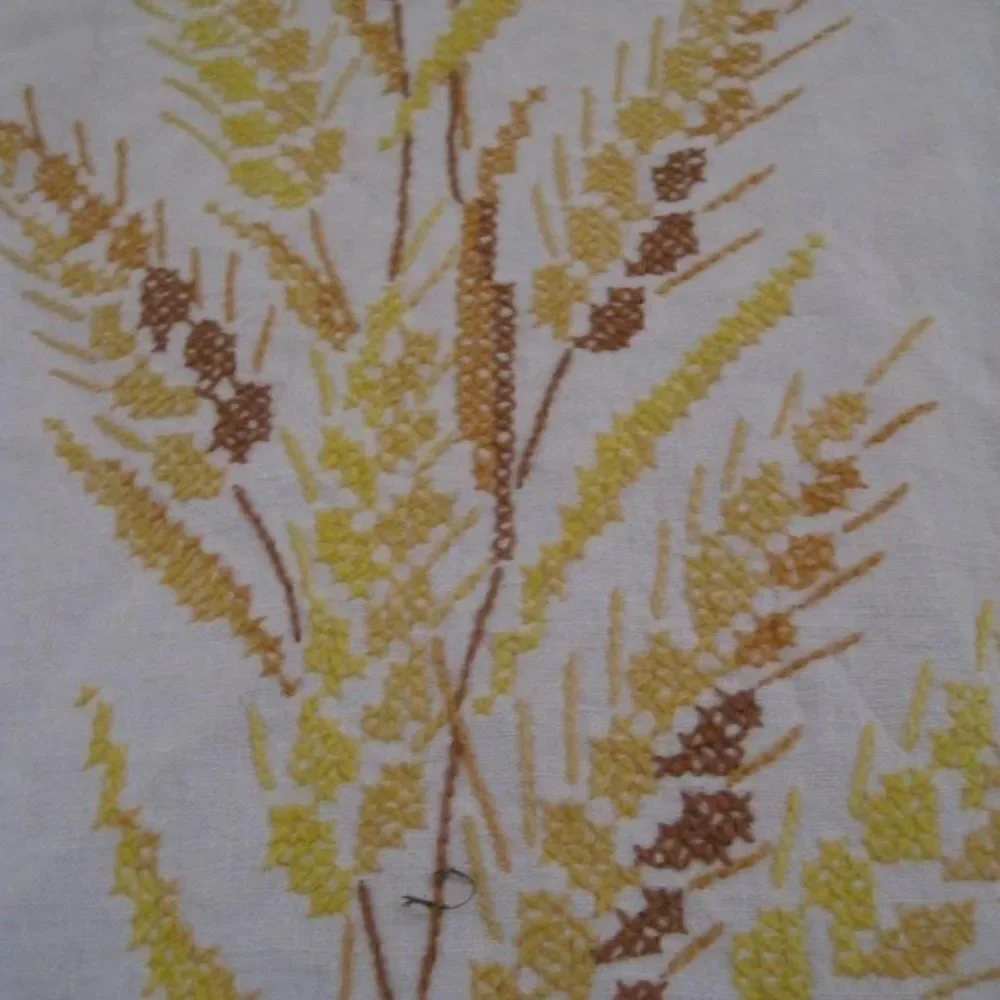 Tablecloth linen embroidery criss cross oats vtg
